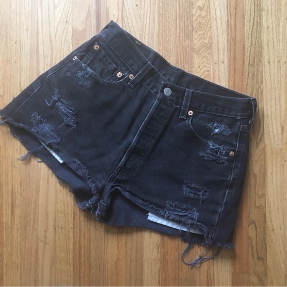 Aritzia Pants - vtg Levis 501 distressed cotton short 501 27